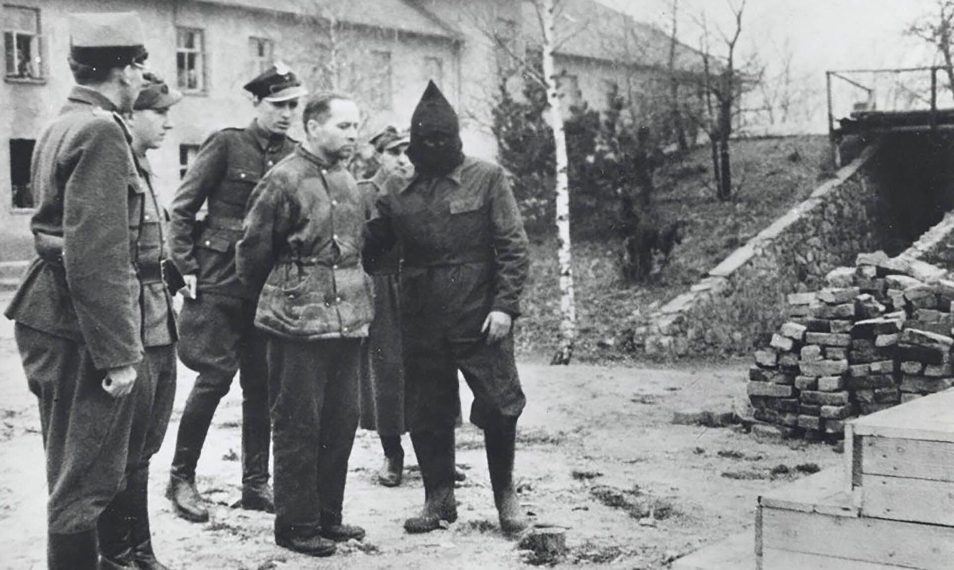El británico Victor Cross tuvo un papel clave en la captura del comandante de Auschwitz, quien fue juzgado y condenado a la horca.