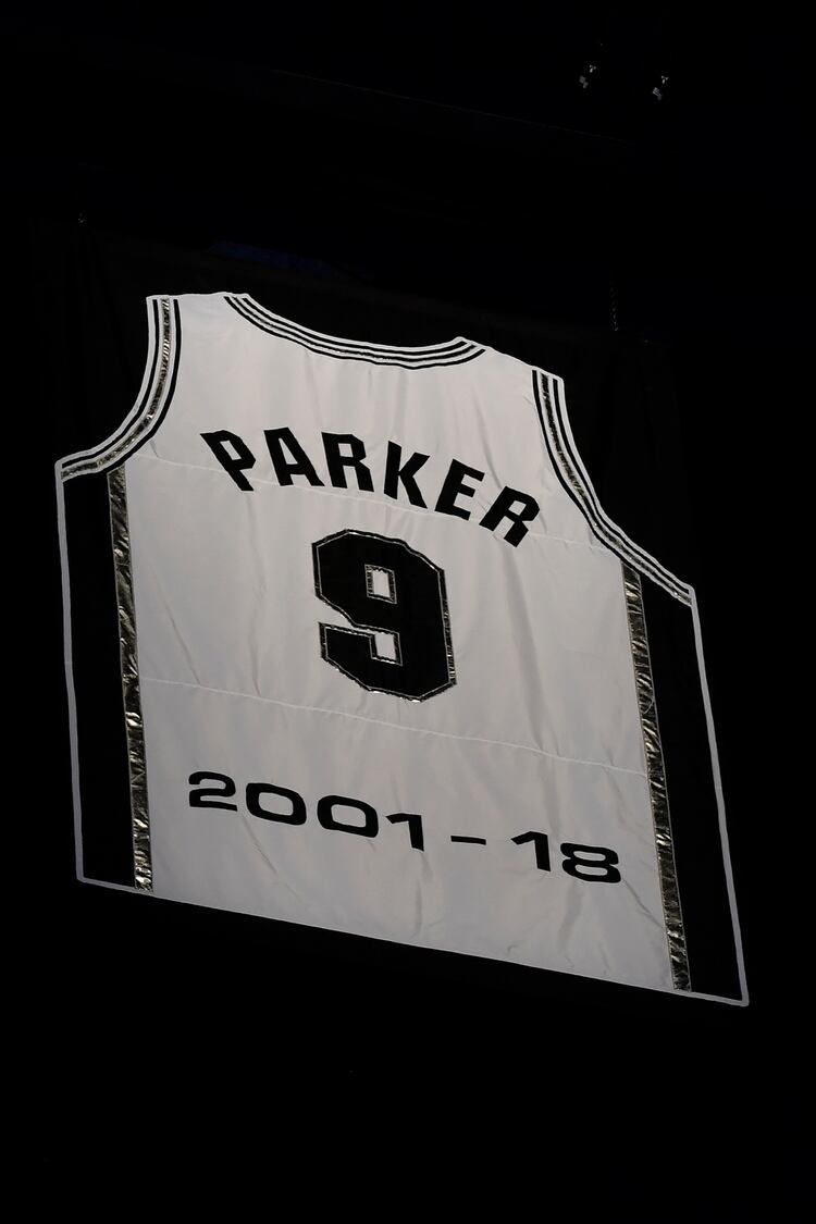 San Antonio Spurs le rindió homenaje a Tony Parker y retiró su camiseta número 9 - (AFP)