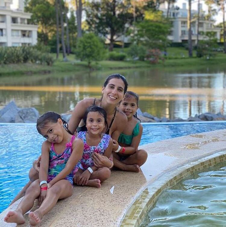 Cinthia Fernández, feliz junto a sus hijas (Foto: Instagram)