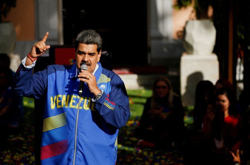 FOTO DE ARCHIVO: El presidente de Venezuela, Nicolás Maduro, habla durante un mitin del gobierno para conmemorar el Día de la Juventud, en Caracas, Venezuela, el 12 de febrero de 2023. REUTERS/Leonardo Fernandez Viloria/File Photo