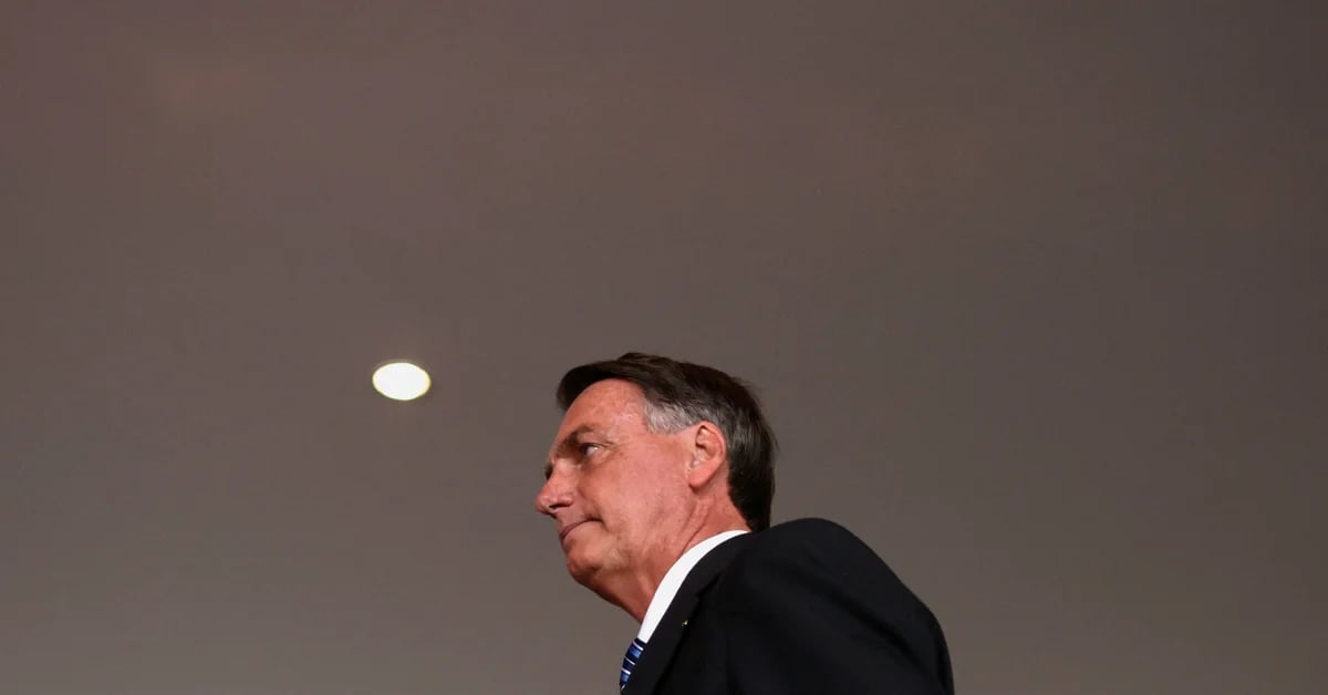 After two weeks of silence from Jair Bolsonaro, they revealed that the Brazilian president is ill and confined to his home.