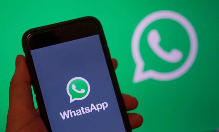 Los nuevos términos y condiciones de WhatsApp suponen que los datos del usuario sean compartidos con otras plataformas del grupo Facebook Inc. (Foto: EFE / Hayoung Jeon)