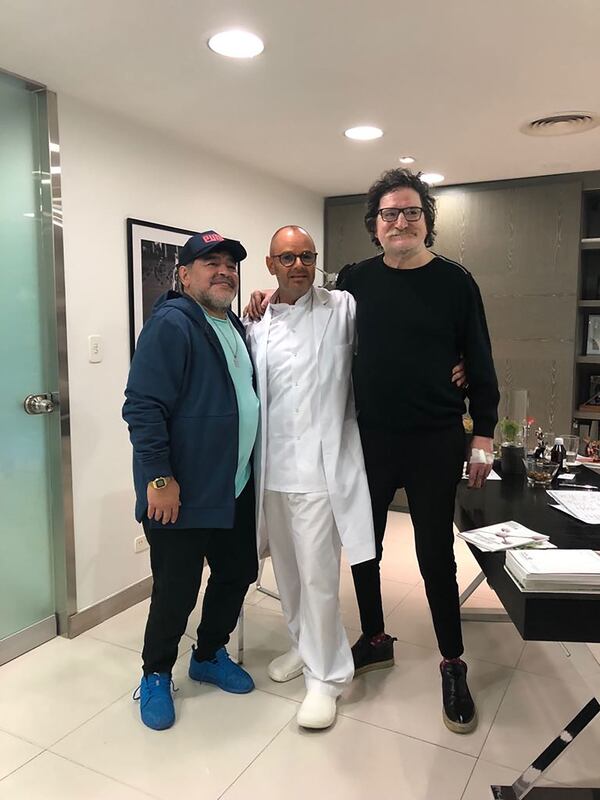 Diego Maradona y Charly Garcia se encontraron en la clínica del doctor Rubén Mühlberger