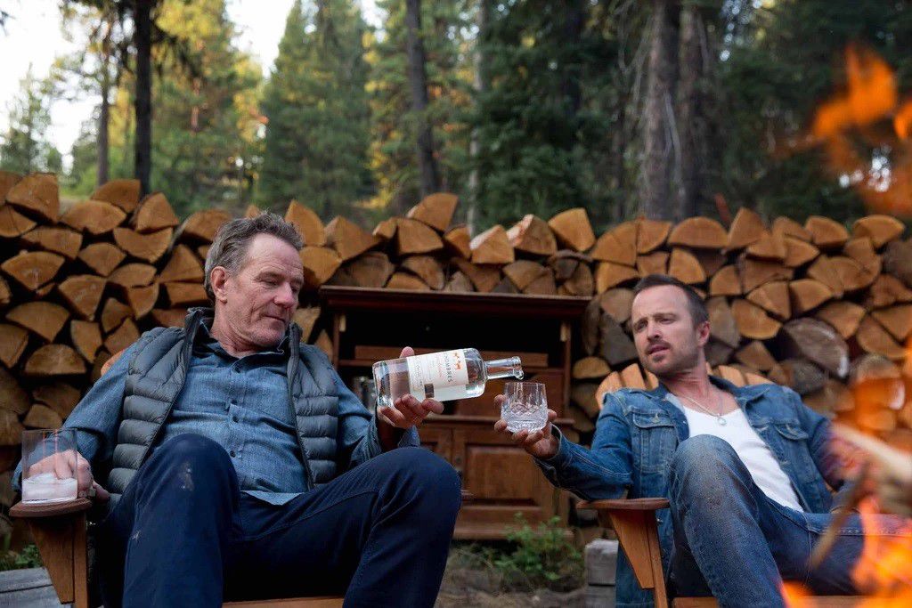 Bryan Cranston y Aaron Paul sirvieron su mezcal "Dos Hombres" en la fiesta de Drake (Europa Press)