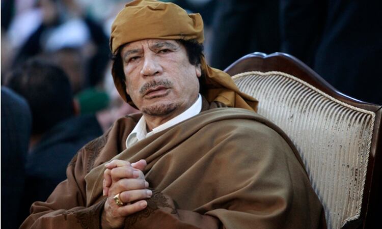 Muamar el Gadafi, uno de los contactos en el extranjero del príncipe Andrés durante sus años de Representante Especial de Comercio e Inversiones (Reuters)