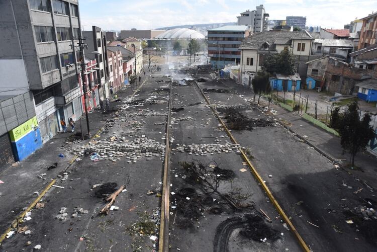 Las calles de Quito parecen un escenario de guerra tras las violentas protestas del sábado 12 de octubre