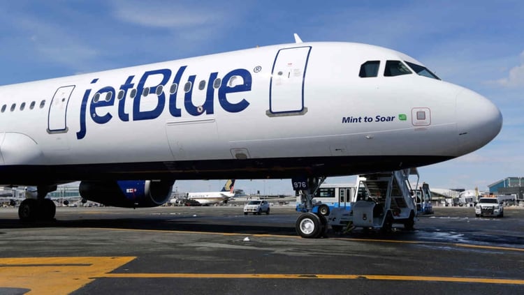 Dos pilotos de la compañía JetBlue fueron acusados de drogar a tres azafatas mientras hacían una escala en Puerto Rico (Foto: Especial)