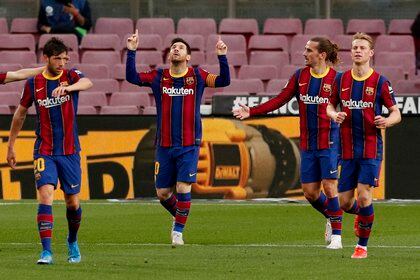 Para Messi todo fue alegría hasta el segundo tiempo (REUTERS/Albert Gea)