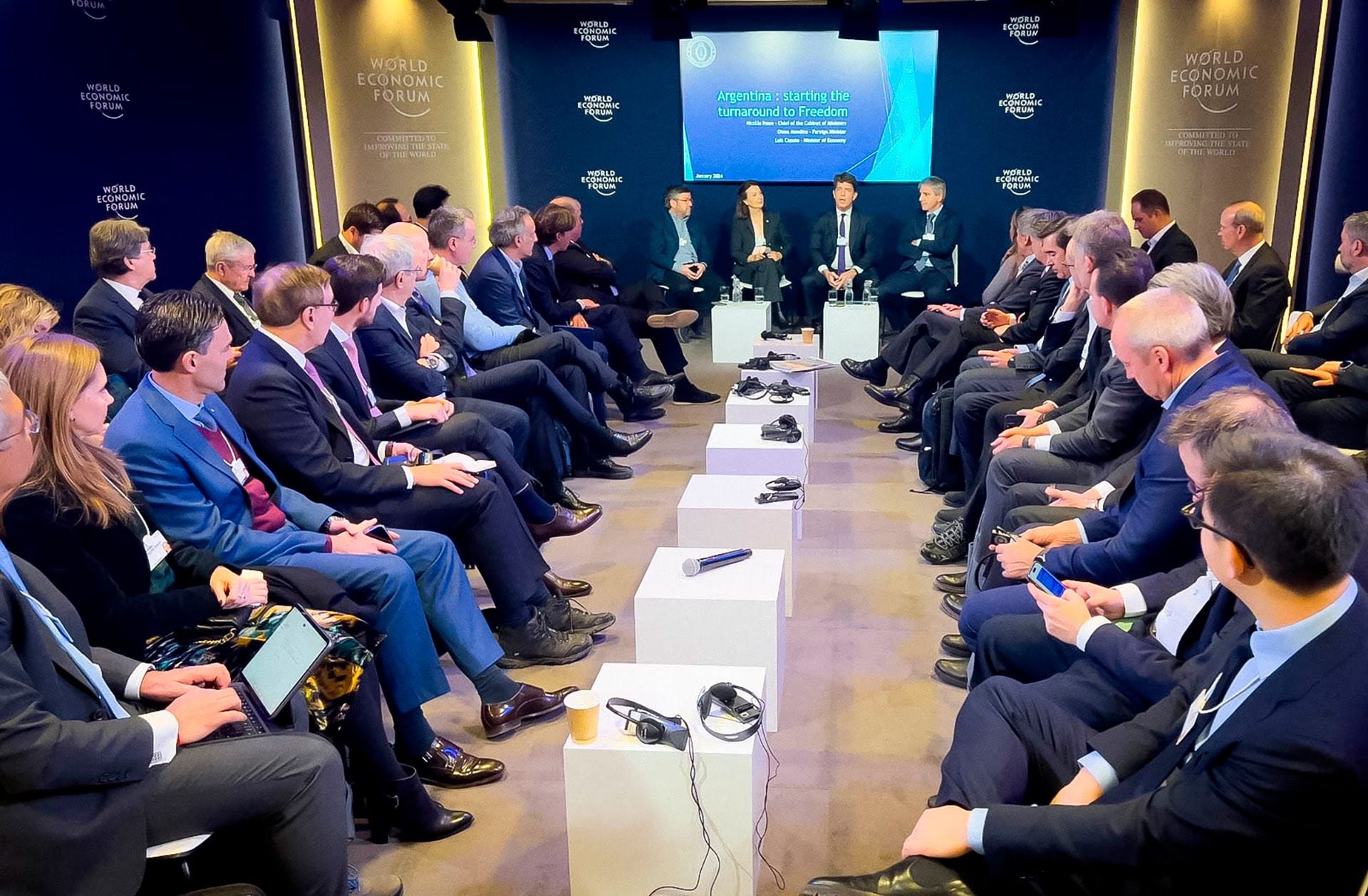 Luis Caputo empresarios Foro de Davos