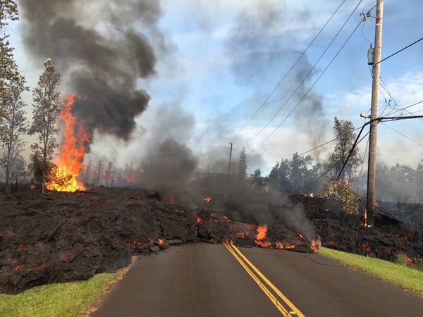 La lava avanza en Leilani Estates (Servicio geológico de Estados Unidos/Handout via REUTERS)