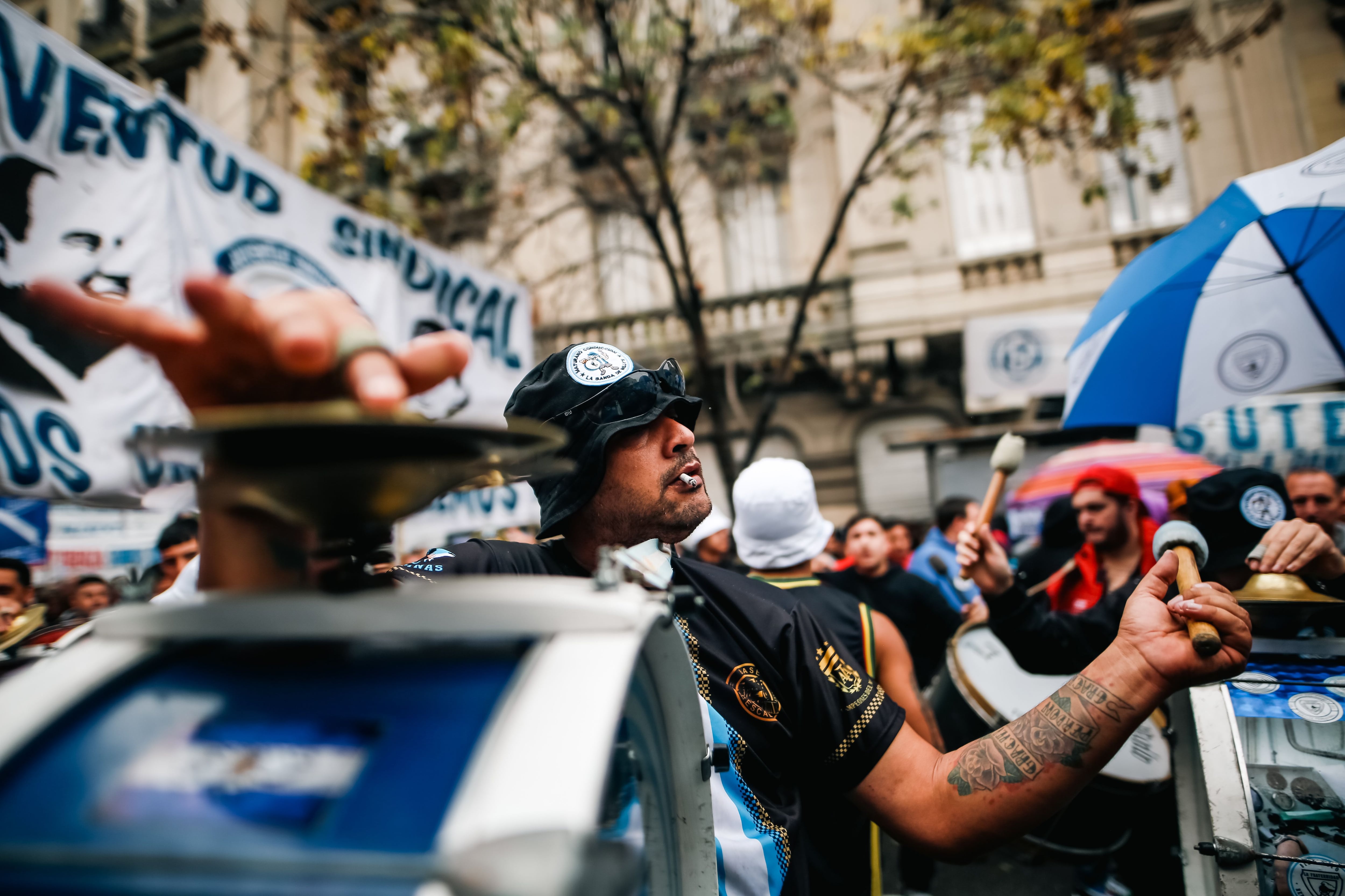 Manifestaciones en Argentina por el Día del Trabajador en contra del "ajuste" de Milei. EFE/ Juan Ignacio Roncoroni 