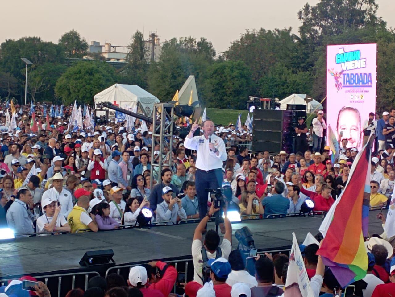 Santiago Taboada se hizo presente en el parque Bicentenario en la alcaldía Miguel Hidalgo, la cual es gobernada por el PAN.