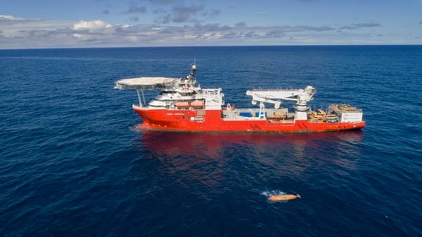 El buque Seabed Constructor busca hoy al submarino desaparecido el 15 de noviembre de 2017 (NA)