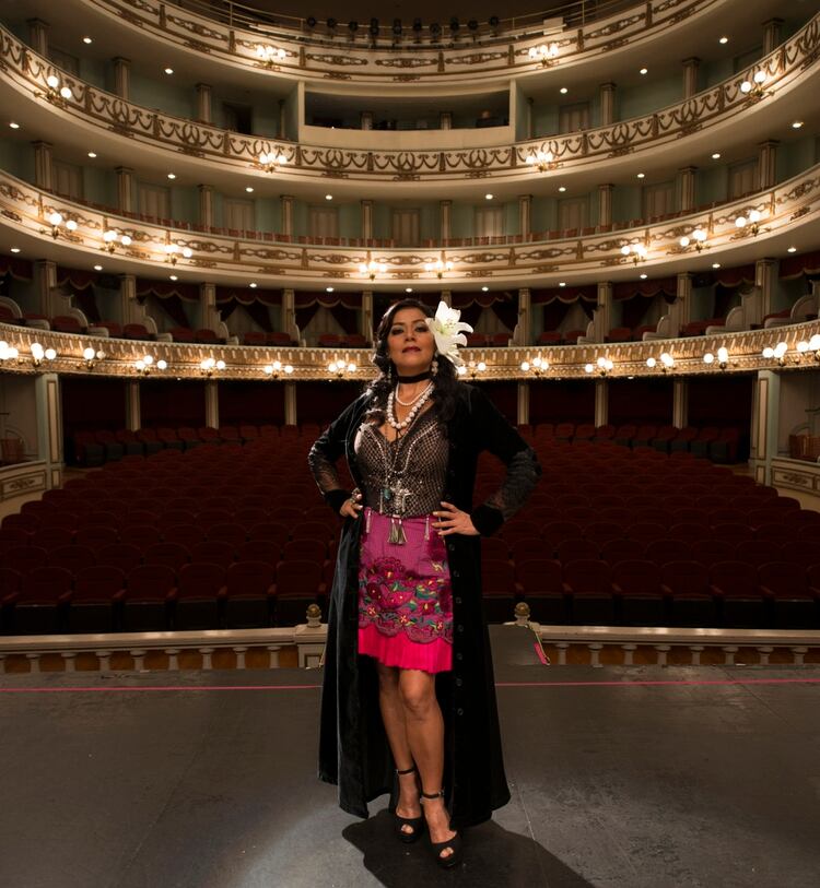 La cantautora mexicana Lila Downs presentará su show en formato sinfónico.
