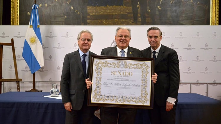 Alberto Barbieri recibió la mención de honor el año pasado en el Senado
