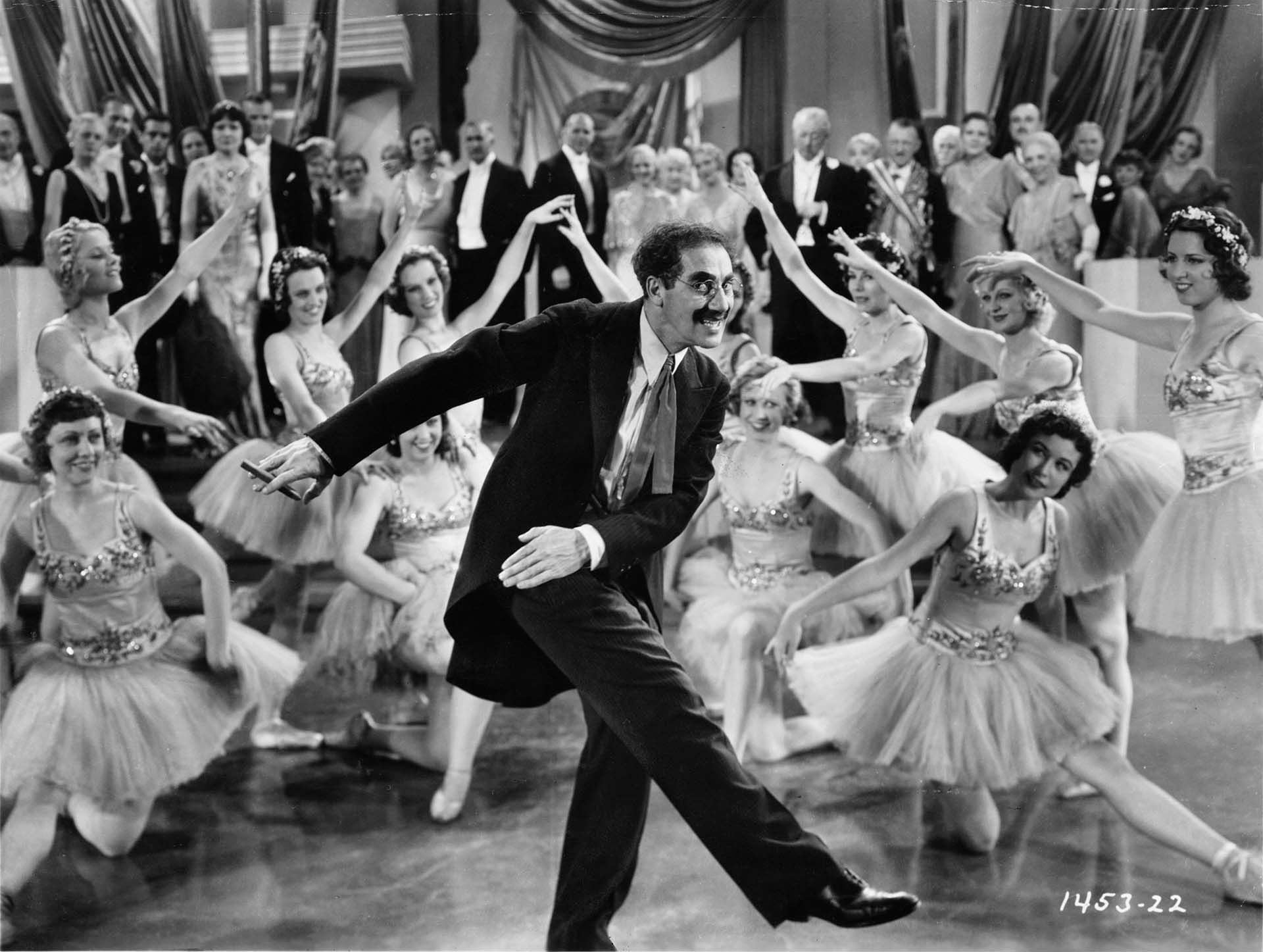 Groucho Marx baila en la pelÃ­cula Sopa de Ganso (Photo by John Springer Collection/CORBIS/Corbis via Getty Images)