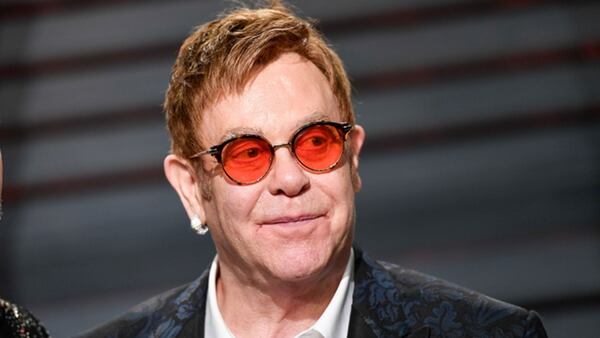Elton John: “Tomé tanta cocaína que es un milagro que siga vivo”