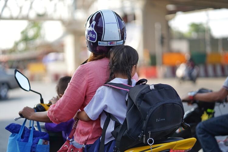 Las lesiones por accidentes de tránsito constituyen la primera causa de muerte y secuelas graves en niños y jóvenes (Shutterstock)