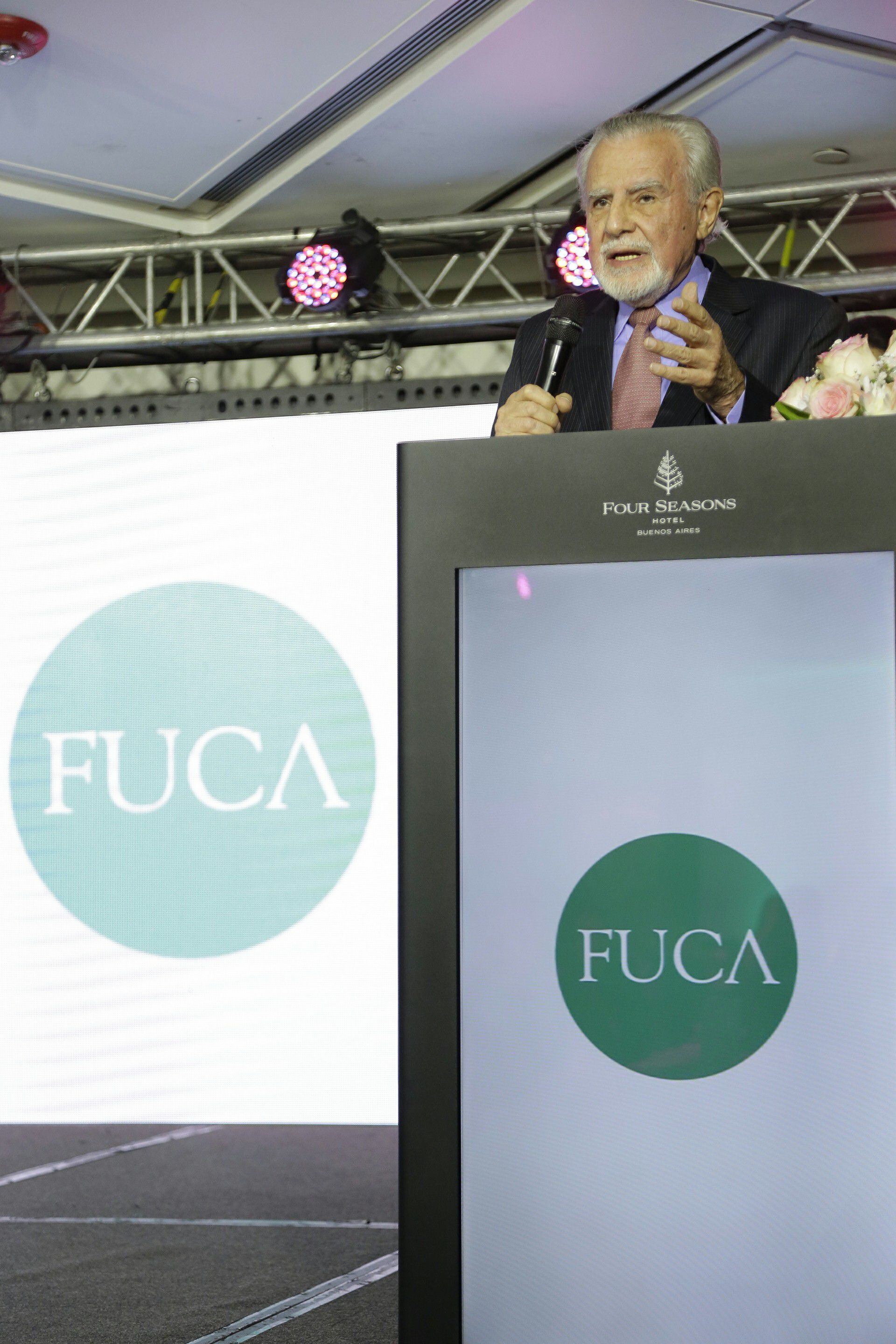 El Dr. José Mordoh, vicepresidente de FUCA y Director del Centro de Investigaciones Oncológicas - C.I.O. de la Fundación, se refirió a los avances científicos logrados en los últimos años en el ámbito de la inmunología con relación al cáncer, en tratamientos que logran “enseñar” al propio sistema inmune del paciente a combatir el tumor
