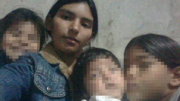 Leonela y Fabián con sus hijos: Sheila fue invitada al cumpleaños del bebé en mayo pasado.