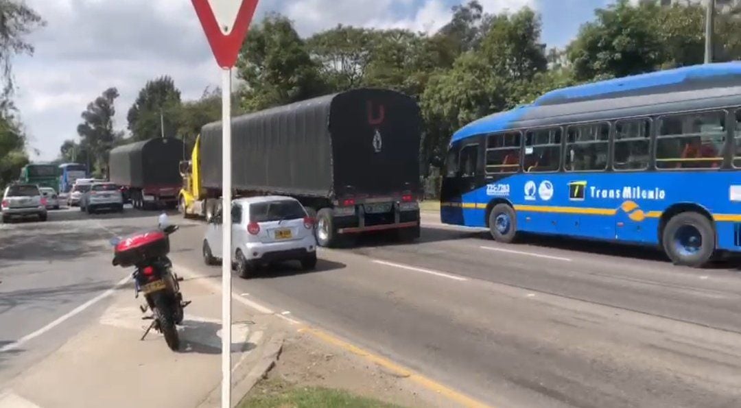 Autopista Norte presenta tráfico normal luego de que retiraran camión varado - crédito @BogotáTránsito/X