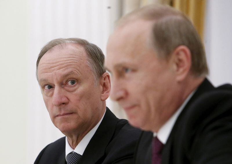 El secretario del Consejo de Seguridad de Rusia, Nikolai Patrushev, junto a Vladimir durante una reunión en el Kremlin (REUTERS/Sergei Karpukhin)