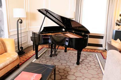 Varios pianos de media cola, entre ellos algunas piezas excepcionales, son parte de la subasta. (Waldorf Astoria/Kaminsky Auctions)