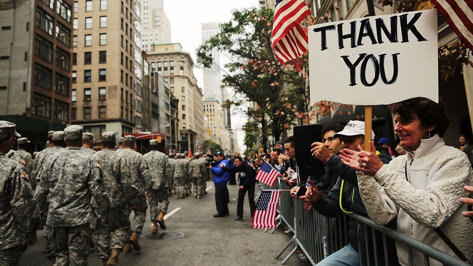 Lummus Park será escenario de demostraciones de paracaidistas y ceremonias de honor, culminando con un picnic para las familias gracias al apoyo de negocios locales