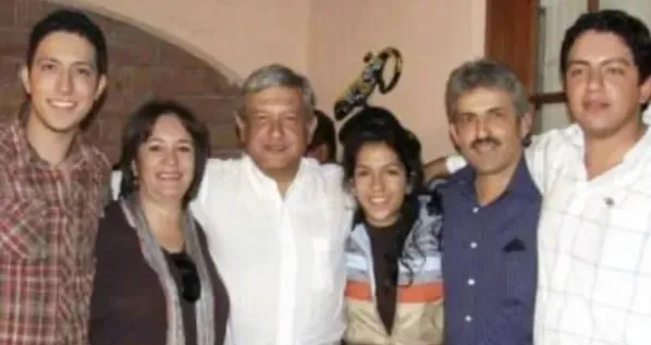 La familia Taddei con el presidente Andrés Manuel López Obrador
