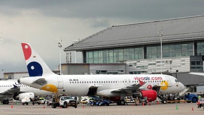 Imagen de archivo de un avión Airbus A320 de la aerolínea colombiana Viva Air en el aeropuerto El Dorado en Bogotá, Colombia. 8 de mayo, 2019. REUTERS/Luisa Gonzalez/Archivo