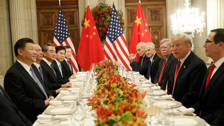 Super cena en el Salón Cristal del Palacio Duhau entre los equipos de Trump y Xinping.  (AP)
