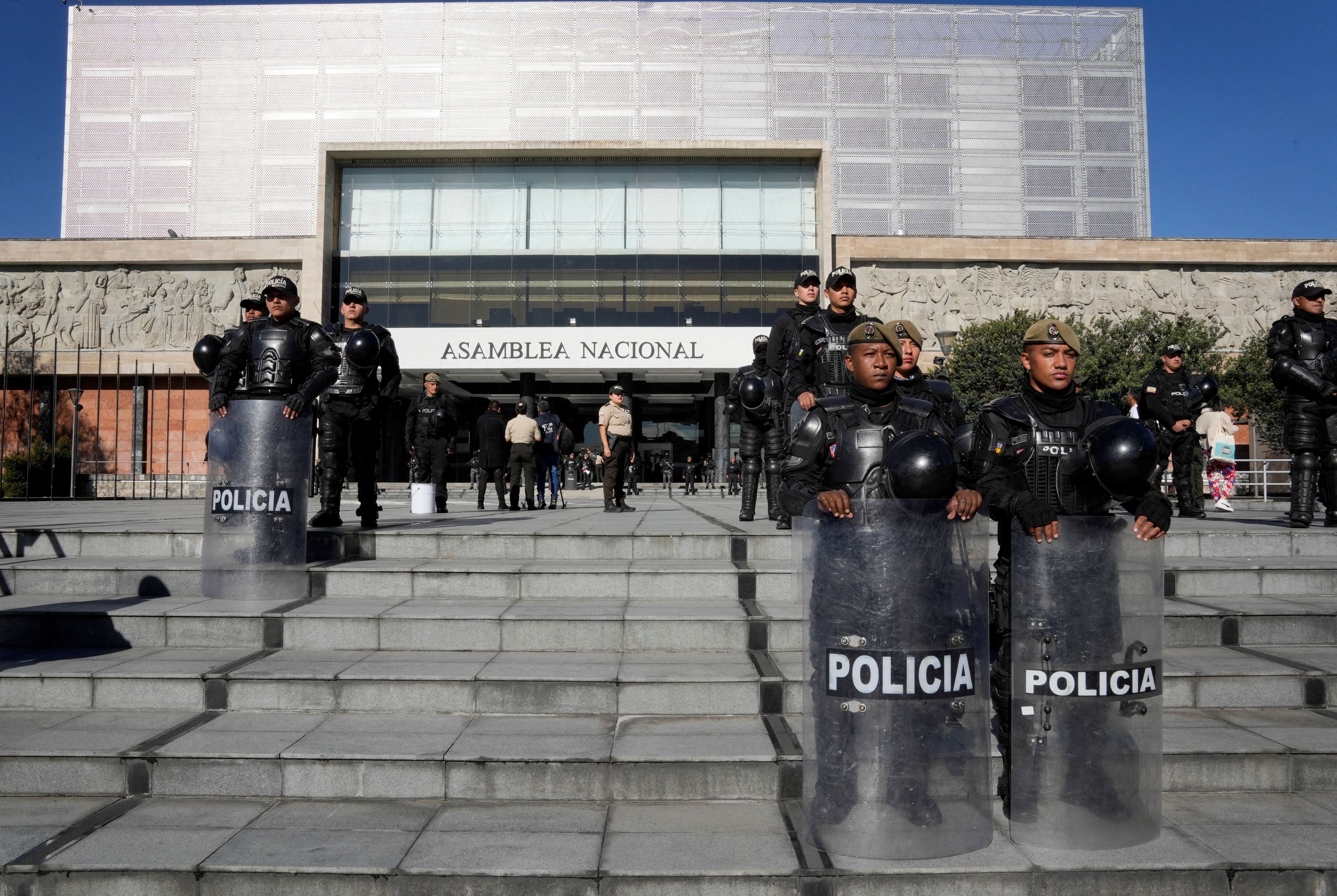 La Asamblea Nacional bajo custodia (REUTERS/Cristina Vega)