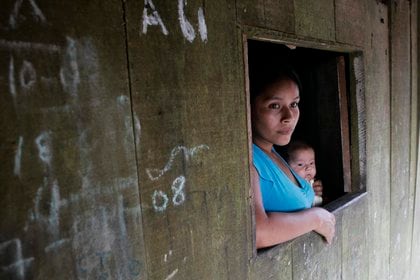 Las mujeres que sufran violencia tendrán prioridad para ser beneficiarias (Foto: EFE/Paolo Aguilar)