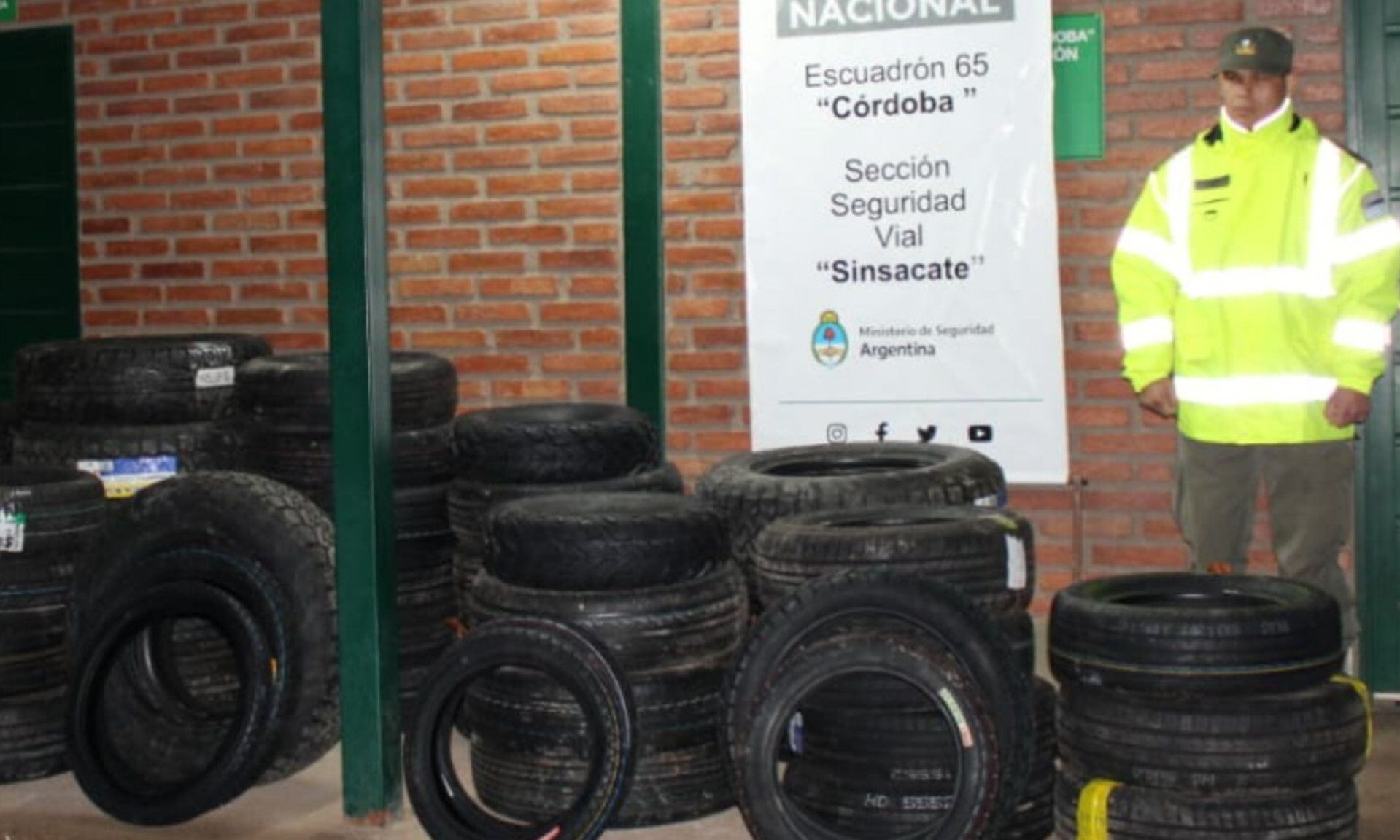 Operativos de Gendarmería en Córdoba: interceptaron un camión con 68 neumáticos de contrabando y otros con granos sin documentación (GNA)