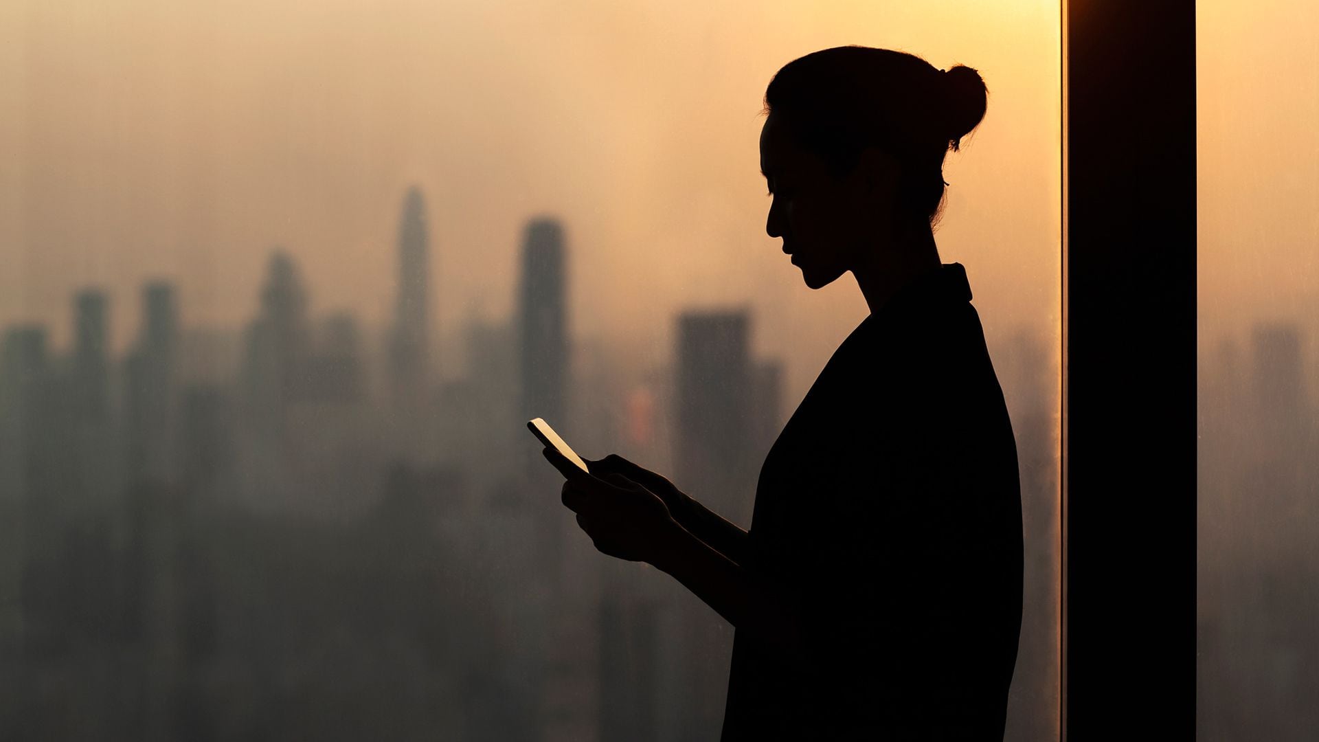 Los teléfonos inteligentes muestran los niveles de contaminación en distintas ciudades como Shenzhen, China