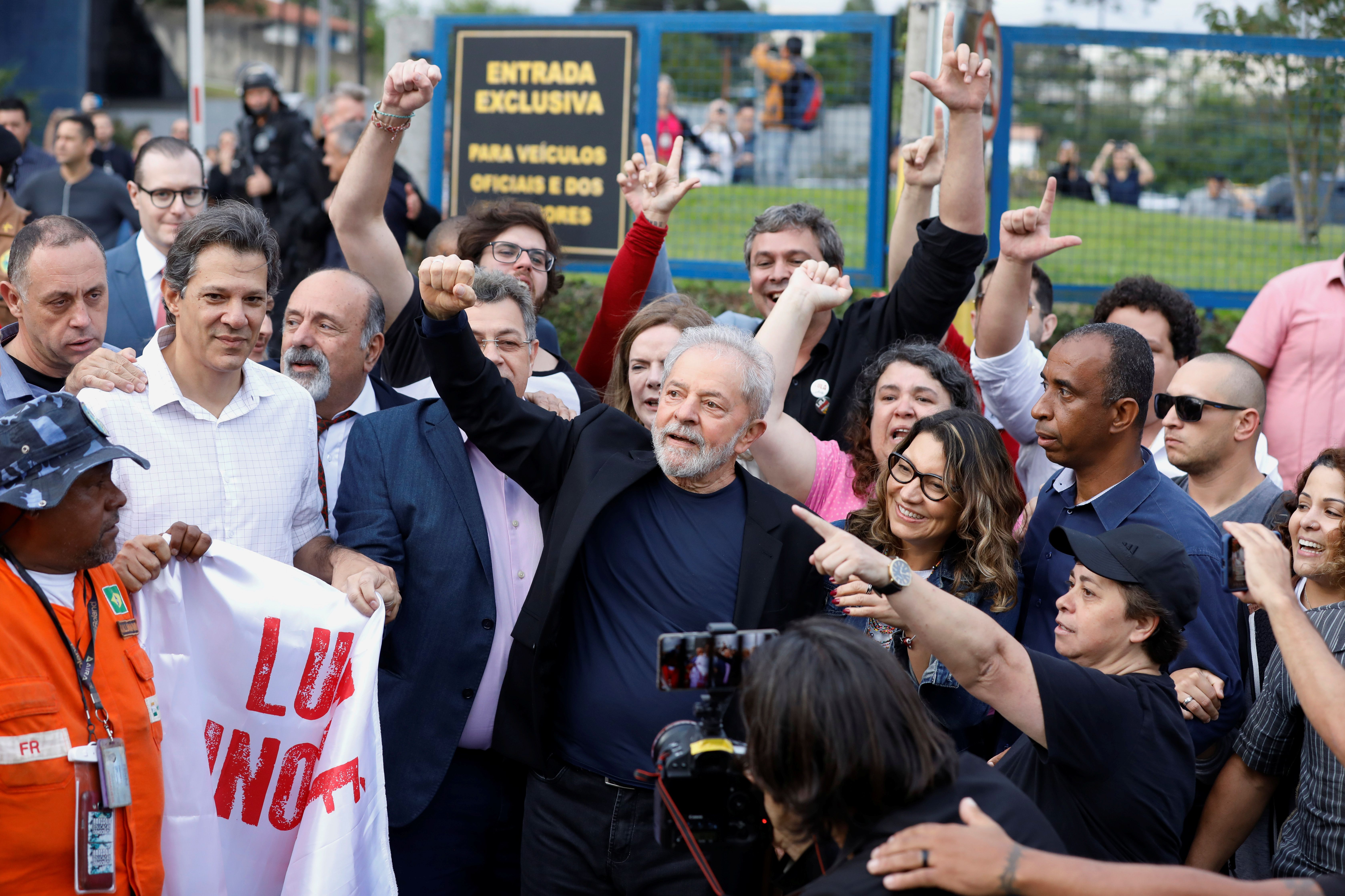 Lula fue liberado ayer y lo llamó a Alberto Fernández REUTERS/Rodolfo Buhrer