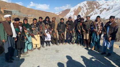 Milicianos talibán en las montañas de la provincia afgana de Ghor. (MINISTERIO DE DEFENSA DE AFGANISTÁN)