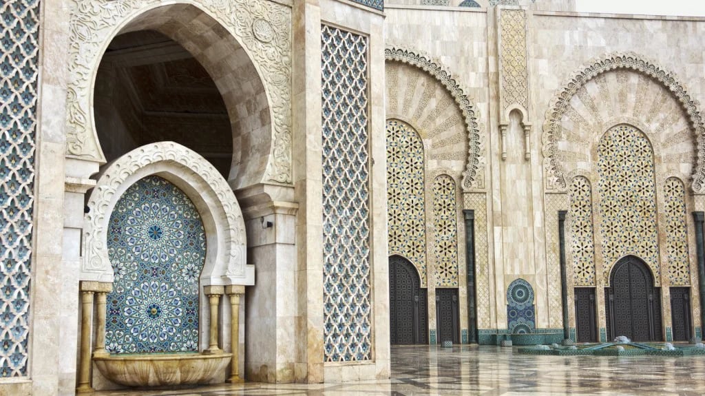 La mezquita Hassan II es la segunda más grande del mundo después de La Meca (Shutterstock)