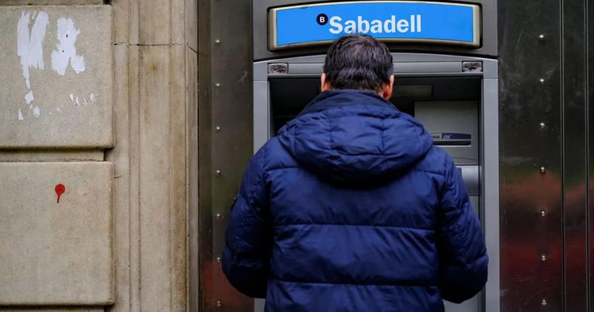 How much money can you withdraw from a Banco Sabadell ATM in one day?