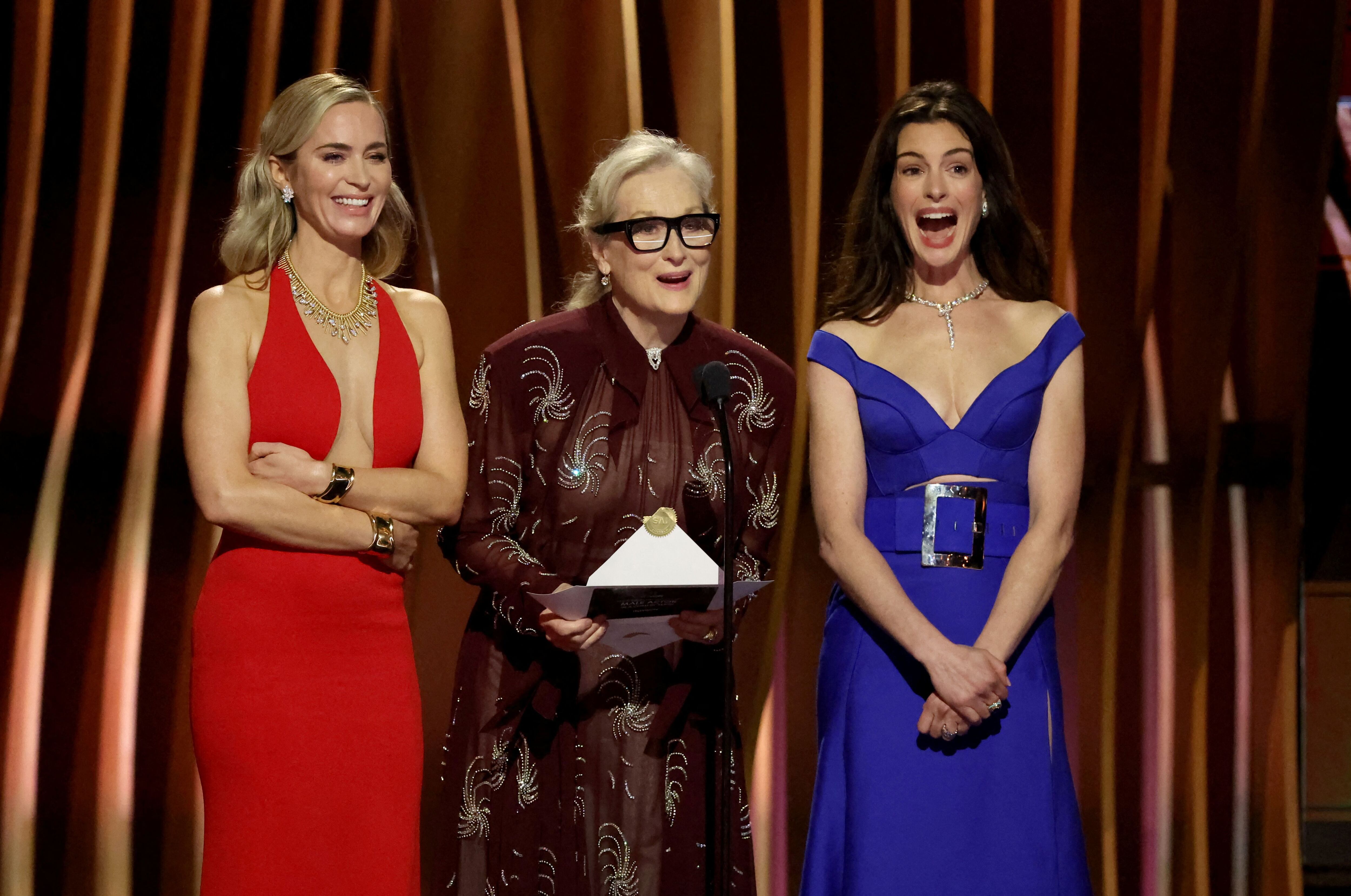 Emily Blunt, Anne Hathaway y Meryl Streep de 'El diablo viste a la moda'. REUTERS/Mario Anzuoni