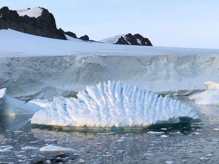 El casquete glacial de la Antártida se derrite, veloz. (Andrew Shepherd, University of Leeds via AP)
