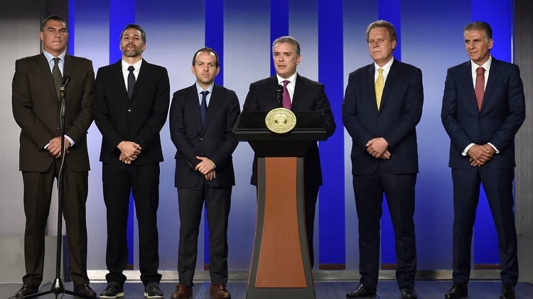 Los máximos representantes del fútbol y el deporte junto a Iván Duque, presidente de Colombia (AFP)
