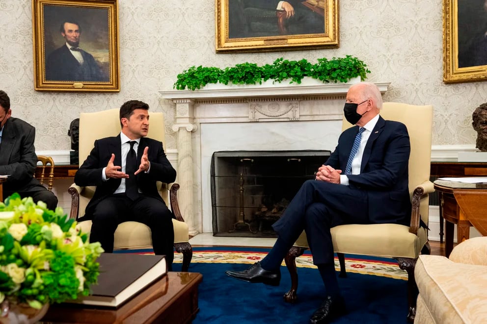 Joe Biden spoke with Volodimir Zelensky to begin international support for Ukraine