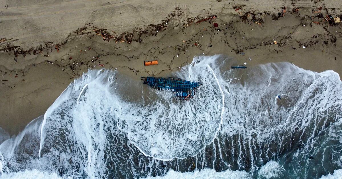 Shipwreck in Italy: how it happened and unanswered questions