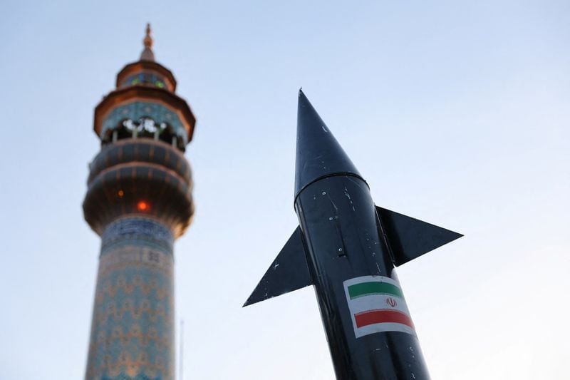 FOTO DE ARCHIVO: Una maqueta de un misil se ve durante una celebración tras el ataque del IRGC a Israel, en Teherán, Irán, 15 de abril de 2024. Majid Asgaripour/WANA (Agencia de Noticias de Asia Occidental) vía REUTERS/File Photo.