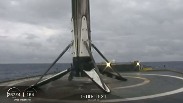 El tercer cohete también aterriza en una plataforma en el océano