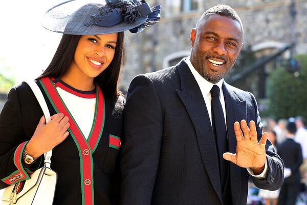Idris Elba con su prometida Sabrina Dhowre (Gareth Fuller/pool photo via AP)