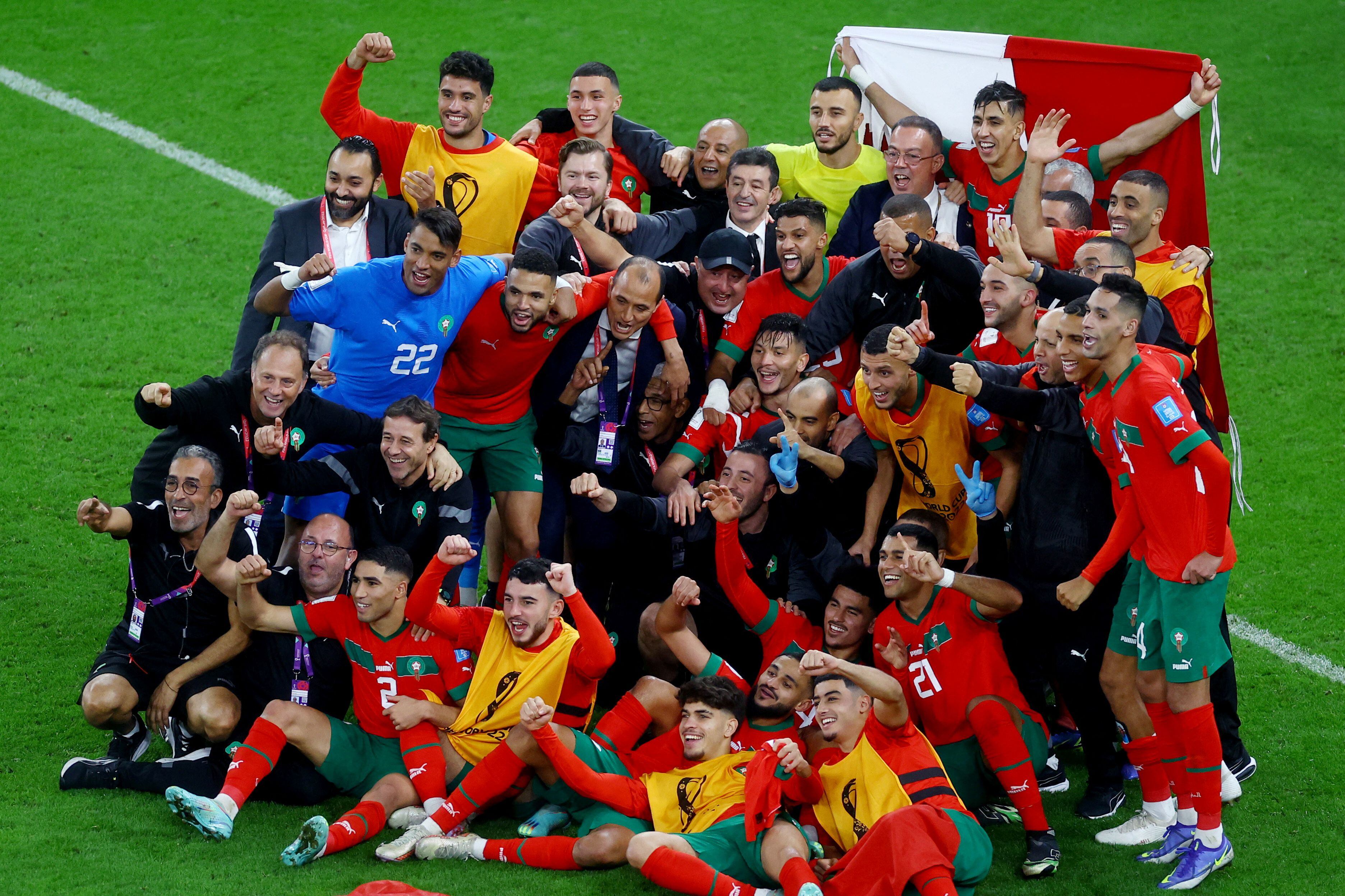 El festejo de los marroquíes luego de su histórico triunfo ante Portugal (REUTERS/Paul Childs)