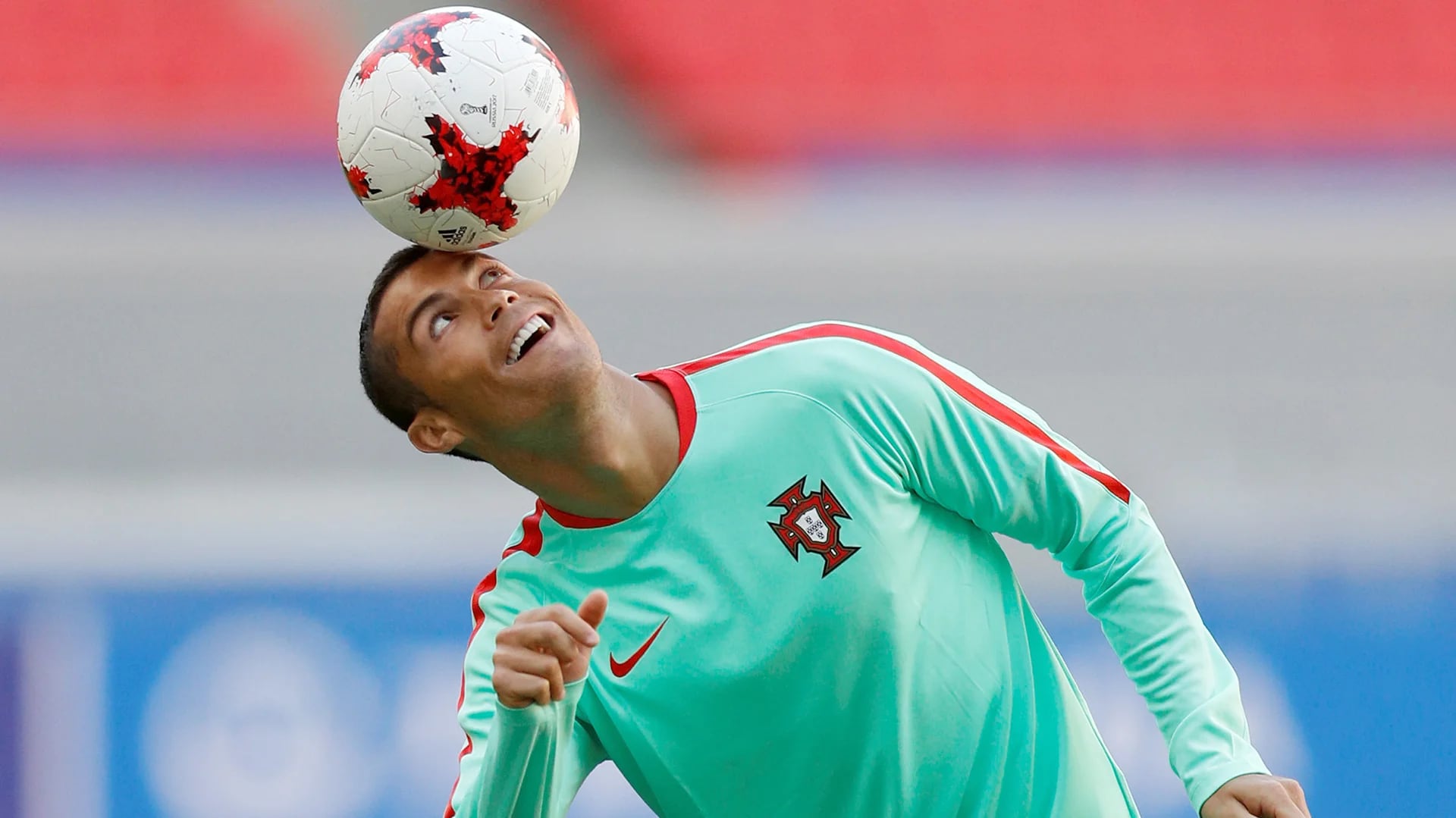 Cristiano Ronaldo juega la Copa Confederaciones mientras es acusado de fraude fiscal (Reuters)