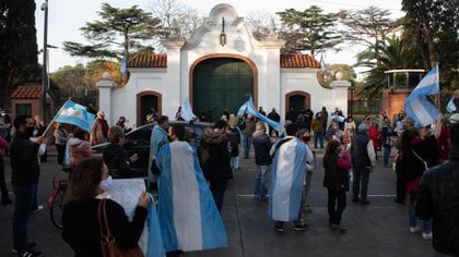 Sectores opositores protestan frente a la Quinta de Olivos (Adrián Escandar)